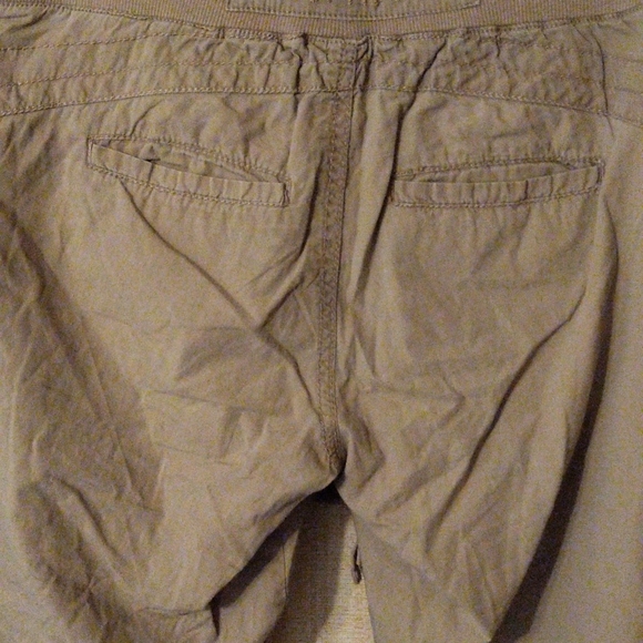 Ladies Khaki Capris - Picture 3 of 10